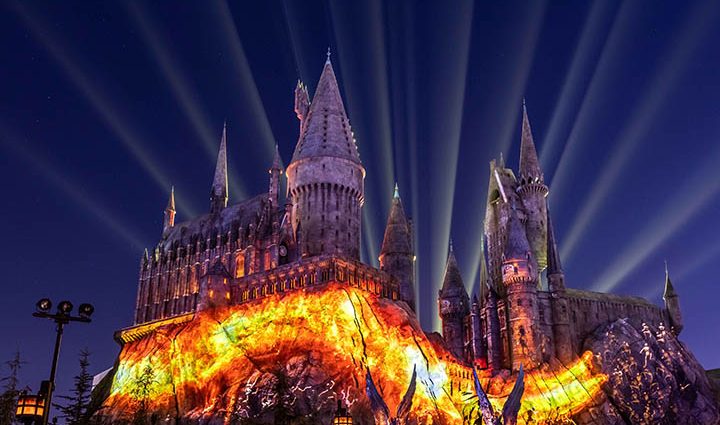 Show noturno no castelo de hogwarts no Islands of Adventure