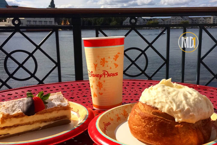 Snacks, doces e refrigerante da padaria que fica localizada em Boardwalk na Disney